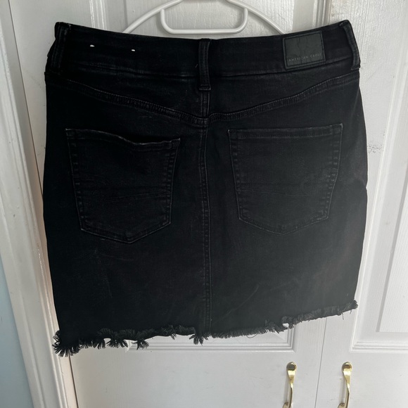 1st jeans: Levis 29W the 2 other jeans & skirt: American eagle 8 extra-long - Picture 6 of 8